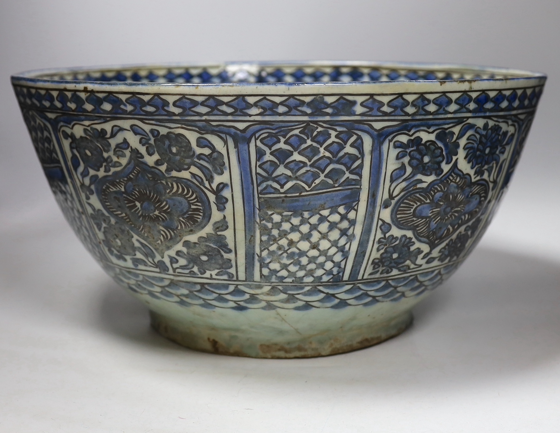 A large Persian underglaze blue and black fritware bowl, Safavid, 17th/18th century